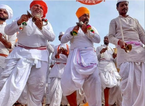 Ashadhi Wari 2022 RINGAN CEREMONY Ashadhi Wari 2022: ऊन सावल्यांच्या खेळात रंगला विलोभनीय रिंगण सोहळा