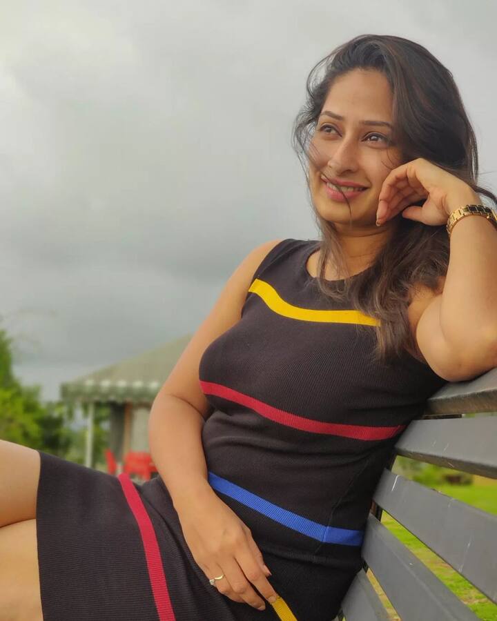 प्रिया मराठेला खलनायकी व्यक्तिरेखा साकारणं आव्हानात्मक वाटतं. प्रेक्षकांना ज्या व्यक्तिरेखांचा राग येतो त्या साकारताना एक अभिनेत्री म्हणून कस लागतो असं तिला वाटतं.