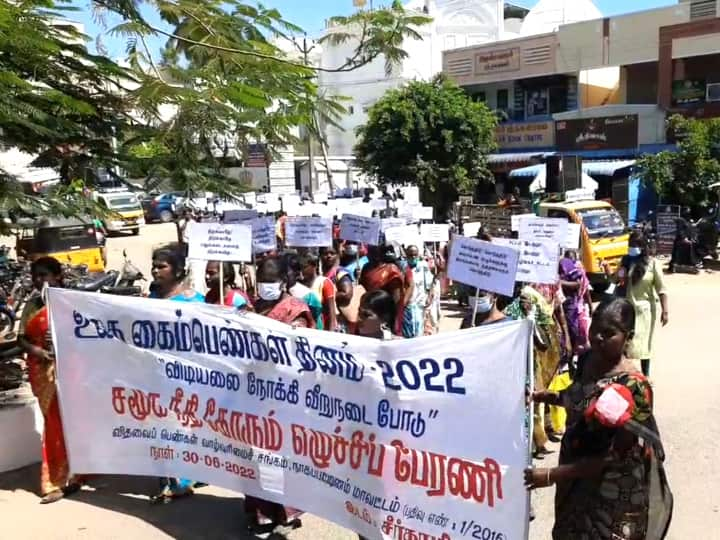 awareness rally and conference of more than 500 handmaids was held in Sirkhazi on the occasion of World Handmaid's Day. ‘விடியலை நோக்கி வீர நடை போடு’ - சீர்காழியில்  500 கைம்பெண்கள் பேரணி..!