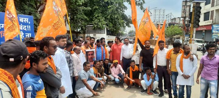 राजस्थान के उदयपुर में हुई हिंसक घटना को लेकर छत्तीसगढ़ के बस्तर संभाग के 4 जिलों में भी बुलाए गए बंद का असर देखने को मिला. बस्तर चेंबर ऑफ कॉमर्स द्वारा इस बंद को समर्थन देने की वजह से सुबह से ही बस्तर, दंतेवाड़ा ,सुकमा और बीजापुर जिले में बंद का असर देखने को मिला..