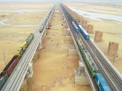 Bihar News: सोन ब्रिज पर चलीं 5 ट्रेनें, 'ईस्टर्न डेडिकेटेड फ्रंट कॉरिडोर' का सफल हुआ ट्रायल, एक साथ गुजरेंगी 6 रेलगाड़ियां