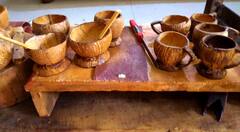 In Pics: रायपुर में सुरेंद्र बैरागी मंदिरों के नारियल खोल से बन रहें चाय के कप, देखें खास तस्वीरें