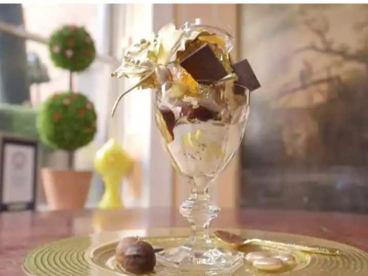 Trending News : न्यूयॉर्क शहरात जगातील सर्वात महागडी आईस्क्रीम उपलब्ध, किंमत जाणून व्हाल आश्चर्यचकीत! Trending marathi News world most expensive ice cream is available in new york city Trending News : न्यूयॉर्क शहरात जगातील सर्वात महागडी आईस्क्रीम उपलब्ध, किंमत जाणून व्हाल आश्चर्यचकीत!