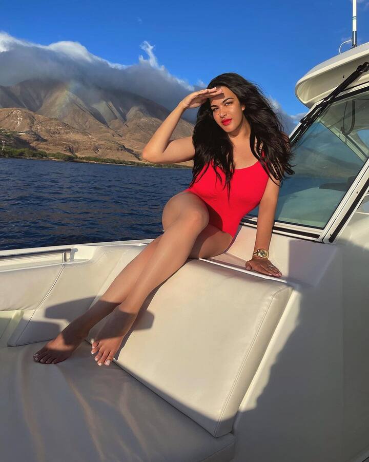 बहरहाल, अगर बात करें त्रिशाला की तो वो अपने पिता संजय दत्त के साथ मुंबई में नहीं बल्कि अमेरिका में रहती हैं.