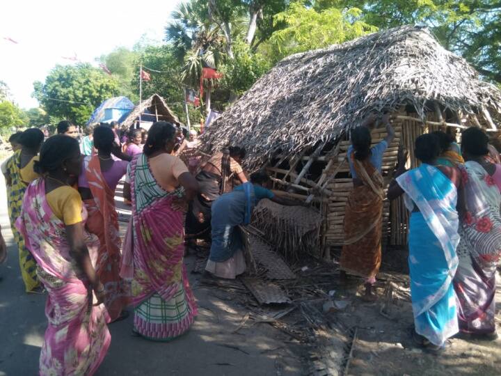 Nagai district, a shed selling liquor was smashed and women poured liquor. நாகை: சாராயம் விற்கும் கொட்டகை அடித்து உடைத்து தரைமட்டம் -  வீரப் பெண்கள் ஆவேசம்