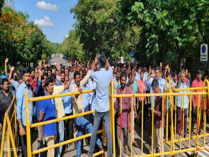 Ford announces final settlement package for Chennai factory workers சென்னை  ஃபோர்டு ஊழியர்களுக்கு செட்டில்மெண்ட் தொகை அறிவிப்பு! ஆனால் ஊழியர்களின் கோரிக்கை?