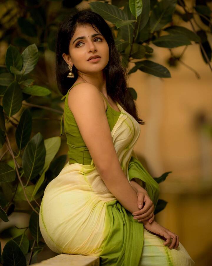 Iswarya Menon Photos :  સાઉથ અભિનેત્રી ઐશ્વર્યા મેનન  1995માં કેરળમાં જન્મી અને ઈરોડમાં મોટી થઇ.