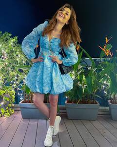 Ankita Lokhande ने स्काई ब्लू शॉर्ट ड्रेस में दिखाई ग्लैमरस अदाएं, किलर स्माइल से लूट ली महफिल