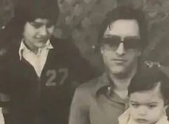 Guess Who: तस्वीर में पिता के बराबर में खड़ा ये बच्चा आज है बॉलीवुड का सुपरस्टार, पत्नी भी करती हैं फिल्मों पर राज, पहचाना?