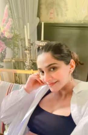 एक्ट्रेस सोनम कपूर प्रेग्नेंसी के अपने आखिरी दौर में हैं और जल्द ही उनके घर में नन्हे मेहमान की एंट्री हो सकती है. सोनम इस दौरान अपने परिवार के साथ क्वालिटीटाइम स्पेंड कर रही हैं.