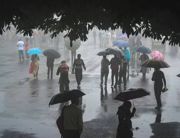 Uttarakhand Weather Update Heavy rain in next three days and red alert issued in Nainital Pithoragarh Bageshwar districts Uttarakhand Weather Update: उत्तराखंड में अगले तीन दिनों तक भारी बारिश की संभावना, इन जिलों में जारी हुआ रेड अलर्ट