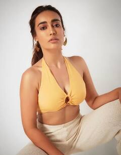 In Pics: ‘સાથ નિભાના સાથિયા’ના આ એક્ટર સાથે રોમેન્ટિક પોઝ આપતી જોવા મળી Surbhi Jyoti