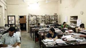 आंकड़ों के मुताबिक केंद्र सरकार के इस फैसले का असर 47 लाख कर्मचारियों और 68 लाख पेंशनभोगियों को होगा. सामान्य तौर पर महंगाई भत्ता पहली जनवरी और पहली जुलाई से बढ़ाए जाने का ट्रेंड रहा है, ऐसे में जुलाई महीने में केंद्रीय कर्मियों को खुशियों की सौगात मिल सकती है.