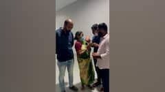 Jr NTR Consoles A Fan's Mother: ఆసుపత్రిలో చికిత్స పొందుతున్న ఫ్యాన్, కుటుంబానికి తారక్ ధైర్యం