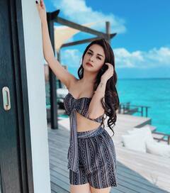 Avneet Kaur का स्टाइल में नहीं है कोई तोड़, फ्लोरल प्रिंट ड्रेस में दिखा चेहरे पर खूबसूरत नूर