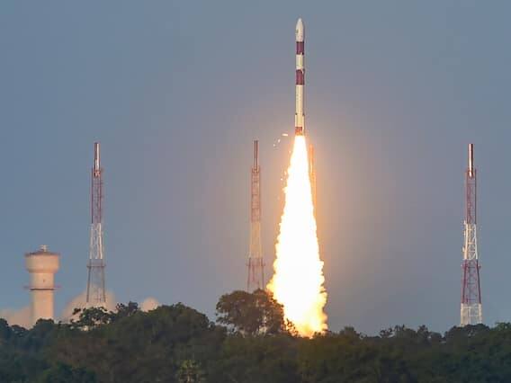 ગુરુવારે, ચાર તબક્કાના 44.4-મીટર-લાંબા PSLV-C53 એ સતીશ ધવન સ્પેસ સેન્ટરના બીજા લોન્ચ પેડ પરથી ઉડાન ભરી અને ત્રણ સિંગાપોર ઉપગ્રહો - DS-EO, NewSAR અને Scuba-1 - ને નિયુક્ત ભ્રમણકક્ષામાં મૂક્યા.