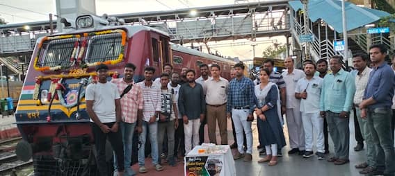 Birth Day For Train: విజయవాడలో 30 ఏళ్ల  రైలుకు బర్త్‌డే వేడుకలు