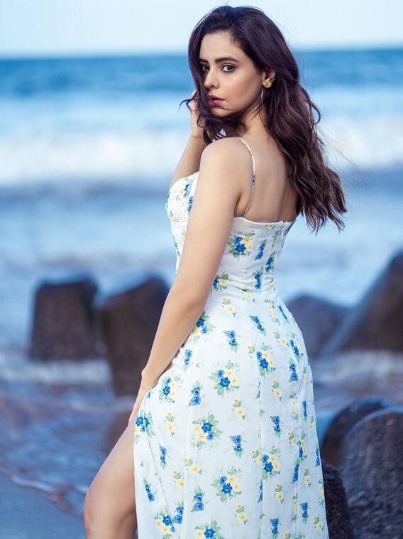 मदहोश कर देंगी आमना शरीफ की मदमस्त अदाएं