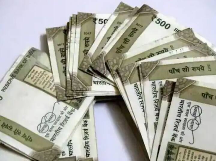 ਜੇਕਰ ਤੁਸੀਂ ਆਉਣ ਵਾਲੇ ਦਿਨਾਂ ਵਿੱਚ ਇੱਕ ਸੁਰੱਖਿਅਤ ਅਤੇ ਨਿਸ਼ਚਿਤ ਰਿਟਰਨ ਨਿਵੇਸ਼ ਕਰਨ ਬਾਰੇ ਸੋਚ ਰਹੇ ਹੋ, ਤਾਂ ਤੁਸੀਂ ਇਸਨੂੰ ਡਾਕਘਰ ਦੀਆਂ ਛੋਟੀਆਂ ਬਚਤ ਯੋਜਨਾਵਾਂ ਵਿੱਚ ਕਰ ਸਕਦੇ ਹੋ। ਇਹਨਾਂ ਸਕੀਮਾਂ ਵਿੱਚ, ਤੁਹਾਨੂੰ ਬੈਂਕ ਨਾਲੋਂ ਵਧੀਆ ਰਿਟਰਨ ਮਿਲਦਾ ਹੈ। ਨਾਲ ਹੀ, ਇਸ ਵਿੱਚ ਨਿਵੇਸ਼ ਕੀਤਾ ਪੈਸਾ ਵੀ ਪੂਰੀ ਤਰ੍ਹਾਂ ਸੁਰੱਖਿਅਤ ਹੈ। ਇਸ ਸਕੀਮ ਵਿੱਚ ਨਿਵੇਸ਼ ਕਰਨ ਨਾਲ, ਤੁਹਾਡੇ ਪੈਸੇ 124 ਮਹੀਨਿਆਂ (10 ਸਾਲ ਅਤੇ 4 ਮਹੀਨਿਆਂ) ਵਿੱਚ ਦੁੱਗਣੇ ਹੋ ਜਾਣਗੇ। ਤੁਹਾਨੂੰ ਇਸ ਸਕੀਮ ਬਾਰੇ ਸਾਰੇ ਵੇਰਵੇ ਇੱਥੇ ਮਿਲਣਗੇ। ਕੱਲ੍ਹ ਸਰਕਾਰ ਨੇ ਛੋਟੀਆਂ ਬੱਚਤ ਸਕੀਮਾਂ 'ਤੇ ਵਿਆਜ ਦਰਾਂ ਦਾ ਐਲਾਨ ਕੀਤਾ ਹੈ ਅਤੇ ਕਿਸਾਨ ਵਿਕਾਸ ਪੱਤਰ 'ਤੇ 6.9 ਫੀਸਦੀ ਵਿਆਜ ਦਿੱਤਾ ਜਾ ਰਿਹਾ ਹੈ।