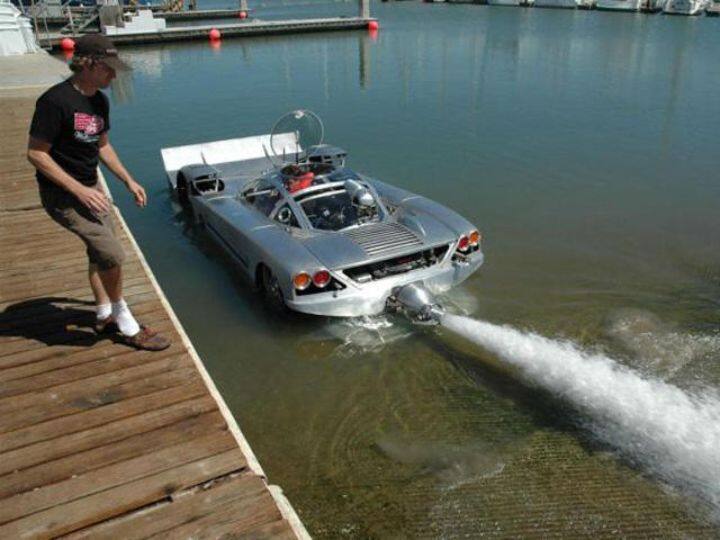 क्या बात है! टू इन वन कार आली; रस्त्यासोबत समुद्रातही धावणार, किंमत किती? There was a two-in-one car; Will run in the sea along the road, how much does it cost? क्या बात है! टू इन वन कार आली; रस्त्यासोबत समुद्रातही धावणार, किंमत किती?