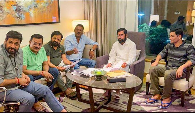 Eknath Shinde, rebel Maharashtra MLAs paid Guwahati hotel bills before leaving,  sources said Rs 68-70 lakh were paid ਗੁਵਾਹਾਟੀ ਦੇ ਲਗਜ਼ਰੀ ਹੋਟਲ 'ਚ ਬਾਗੀ ਵਿਧਾਇਕ ਖਾ ਗਏ 22 ਲੱਖ ਦਾ ਖਾਣਾ, ਕਿਰਾਏ ਵਜੋਂ ਅਦਾ ਕੀਤੇ 68 ਤੋਂ 70 ਲੱਖ ਰੁਪਏ