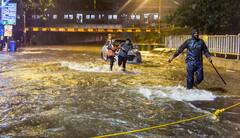 Mumbai Rains: मुंबई में हुई मूसलाधार बारिश, अगले 24 घंटों के लिए अलर्ट जारी, स्थिति की समीक्षा करेंगे सीएम शिंदे