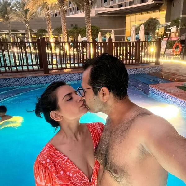 'તારક મહેતા કા ઉલ્ટા ચશ્મા'ના ડિરેક્ટર માલવ રાજદાની રોમેન્ટિક તસવીરો સોશિયલ મીડિયા પર વાયરલ થઈ રહી છે. જેમાં તે તેની પત્ની પ્રિયા આહુજાને લિપલોક કરતા જોવા મળી રહ્યા છે.