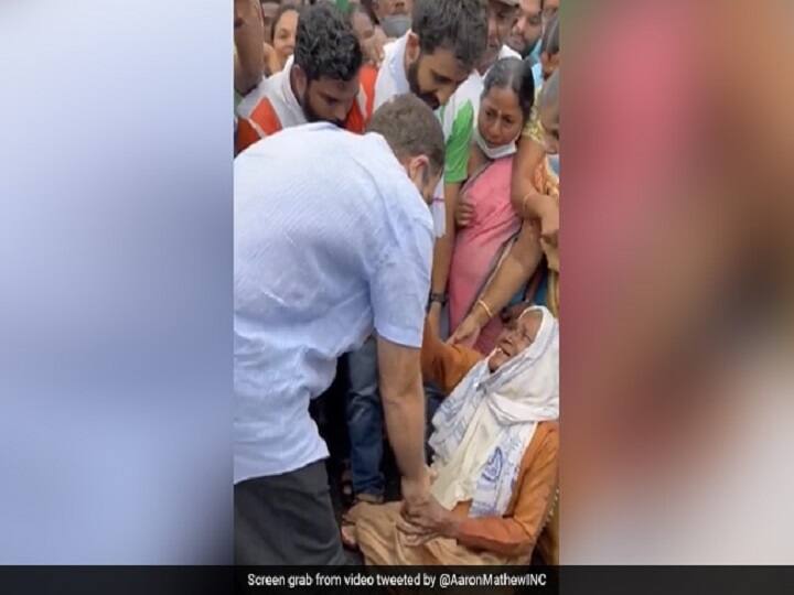Video Womans Gesture On Meeting Rahul Gandhi After Waiting All Day ராகுல் காந்தியை பார்ப்பதற்காக ஒரு நாள் முழுவதும் காத்து கிடந்த வயதான பெண்மணி... மகிழ்ச்சியான தருணம்