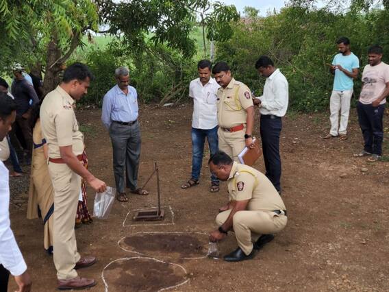 Sangli Crime : दारू पिऊन शिवीगाळ केल्याच्या रागातून नारळ सोलण्याच्या मशीनने भावाकडून सख्ख्या भावाची हत्या Sangli Crime : दारू पिऊन शिवीगाळ केल्याच्या रागातून नारळ सोलण्याच्या मशीनने भावाकडून सख्ख्या भावाची हत्या