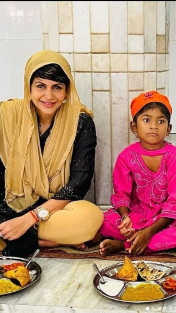 প্রয়াত স্বামীর স্মরণে লঙ্গর মন্দিরা বেদীর, দেখুন ছবি