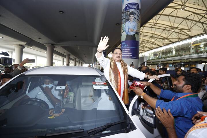 శంషాబాద్‌ నుంచి భారీ కాన్వాయ్‌తో జేపీ నడ్డా రోడ్‌షో జరిగింది.