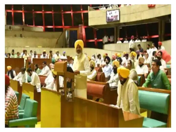 Punjab, Former MLAs will get one pension in Punjab, 'One MLA One Pension' bill passed in the assembly Punjab News: पंजाब में पूर्व विधायकों को मिलेगी सिर्फ एक पेंशन, विधानसभा में 'वन MLA वन पेंशन' बिल पास