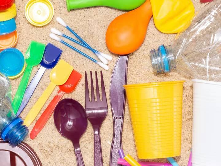 single use plastic products ban in india from today central government announced Plastic Ban : இன்று முதல் அமலுக்கு வரும் கட்டுப்பாடு... பிளாஸ்டிக்கை தொடும்போது இதை கவனிங்க!