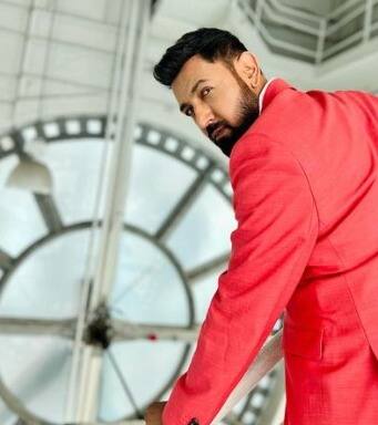 ਇਸ ਦੇ ਨਾਲ ਹੀ ਉਹ ਆਪਣੇ ਆਉਣ ਵਾਲੇ ਨਵੇਂ ਗੀਤ ਮੁਟਿਆਰੇ ਨੀ ਦਾ ਪ੍ਰਮੋਸ਼ਨ ਕਰਦੇ ਵੀ ਨਜ਼ਰ ਆਏ।