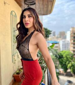 એક્ટ્રેસ સૌફી ચૌધરીનો બ્લેક અને રેડ ડ્રેસમાં જોવા મળ્યો કાતિલ અંદાજ, જુઓ બોલ્ડ તસવીરો