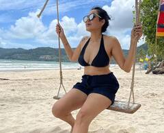 Photos: 42 વર્ષની ઉંમરમાં Kamya Punjabiએ દરિયા કિનારે આપ્યા આવા આવા હૉટ પૉઝ, ગ્લેમર જોઇને ફેન્સના ઉડ્યા હોશ.......