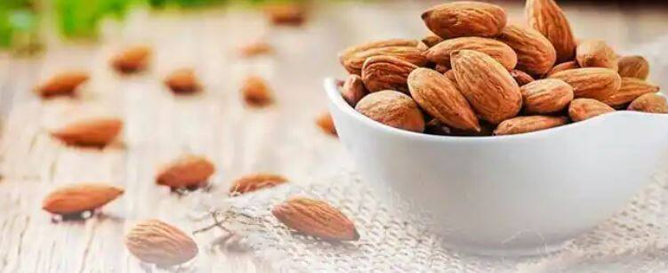 Health Tips: Eating more almonds is harmful, what is the right amount of almonds ਸਾਵਧਾਨ: ਜ਼ਿਆਦਾ ਬਦਾਮ ਖਾਣੇ ਵੀ ਹੁੰਦੇ ਹਾਨੀਕਾਰਕ, ਜਾਣੋ ਇਸ ਦੀ ਸਹੀ ਮਾਤਰਾ