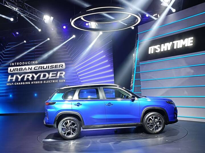 মারুতির সঙ্গে জোট বাঁধলেও একেবারে কোম্পানির নিজস্ব নকশার আদল বজায় রেখেছে টয়োটা। কোম্পানির কর্ণাটকের বিদাদিতে তৈরি হবে এই গাড়ি। উৎসবের মরশুমে বিক্রি শুরু হবে দেশে৷