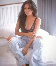 In Pics: ਬਲੈਕ ਬ੍ਰਾਲੇਟ 'ਚ ਪੰਜਾਬੀ ਅਦਾਕਾਰਾ Sara Gurpal ਨੇ ਬਿਖੇਰਿਆ ਹੁਸਨ ਦਾ ਜਲਵਾ, ਤਸਵੀਰਾਂ ਦੇਖ ਮਦਹੋਸ਼ ਹੋਏ ਫੈਨਜ਼