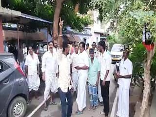 ஓபிஎஸ்-இபிஎஸ் ஆதரவாளர்கள் இடையே  தள்ளு முள்ளு - தேனியில் பரபரப்பு..!
