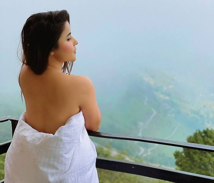 ૉ ભોજપુરી સિનેમાની સુપરહોટ, બોલ્ડ અને ગ્લેમરસ અભિનેત્રી સુષ્મા અધિકારીને આજે કોઈ ઓળખની જરૂર નથી. તમને જણાવી દઈએ કે સુષ્મા અધિકારી નેપાળની રહેવાસી છે અને આ દિવસોમાં તે પોતાના દેશ પરત ફરી છે.