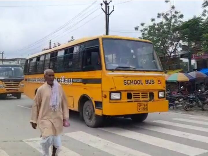 Mau Uttar Pradesh Transport Department suspended permit of 99 buses for fitness certificate ANN Mau News: परिवहन विभाग की स्कूलों पर बड़ी कार्रवाई, 99 स्कूली बसों का परमिट निलंबित
