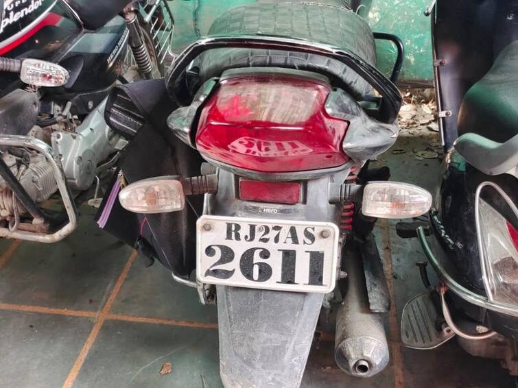 Udaipur Murder Case Udaipur murder accused fled in bike with 2611 as number plate  Udaipur Murder Case : कन्हैया लालच्या हत्येत वापरली 2611 क्रमांकाची दुचाकी, खास नंबरसाठी मारेकऱ्याने मोजले होते पैसे