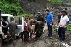 Manipur Landslide: भारी बारिश से अचानक दरका पहाड़, सेना के 7 जवानों समेत 14 लोगों की मौत