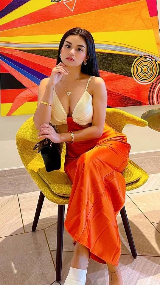 अवनीत कौर का सिजलिंग लुक देख दिल हार बैठेंगे आप