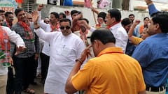 महाराष्ट्र में फिर से सरकार बनने पर नाच-गाकर जश्न मना रहे BJP कार्यकर्ता