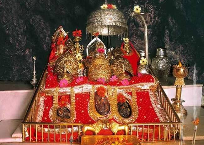 आपकी ये यात्रा 3 रात और 4 दिन की होगी. जोकि नई दिल्ली रेलवे स्टेशन से शुरू होगी. यात्रा के दूसरे दिन आप कटरा पहुंचेंगे, जहां से आप माता वैष्णो देवी दर्शन के लिए जा सकते हैं.