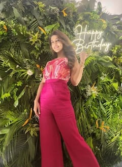 Rukmini Maitra: পরিবার-বন্ধুদের সঙ্গে জন্মদিন উদযাপন রুক্মিণীর, দেখুন ছবিতে