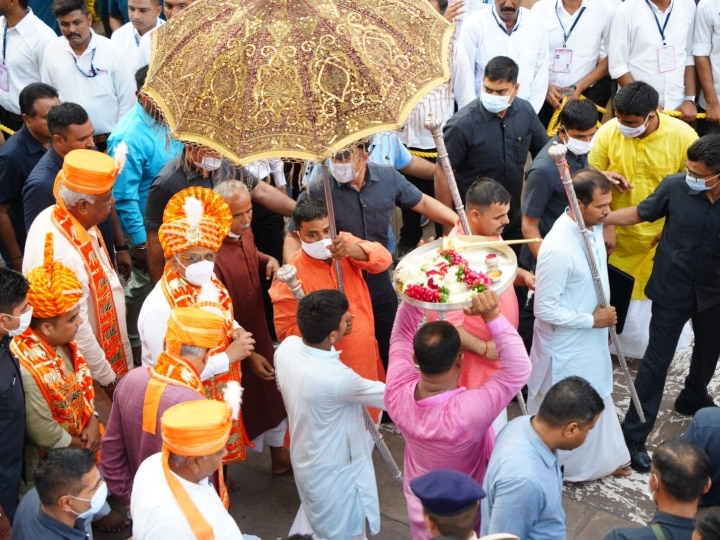 Jagannath Rath Yatra 2022: अहमदाबाद में शुरू हुई भगवान जगन्नाथ की रथ यात्रा, सीएम पटेल ने अदा की ‘पहिंद विधि’ रस्म