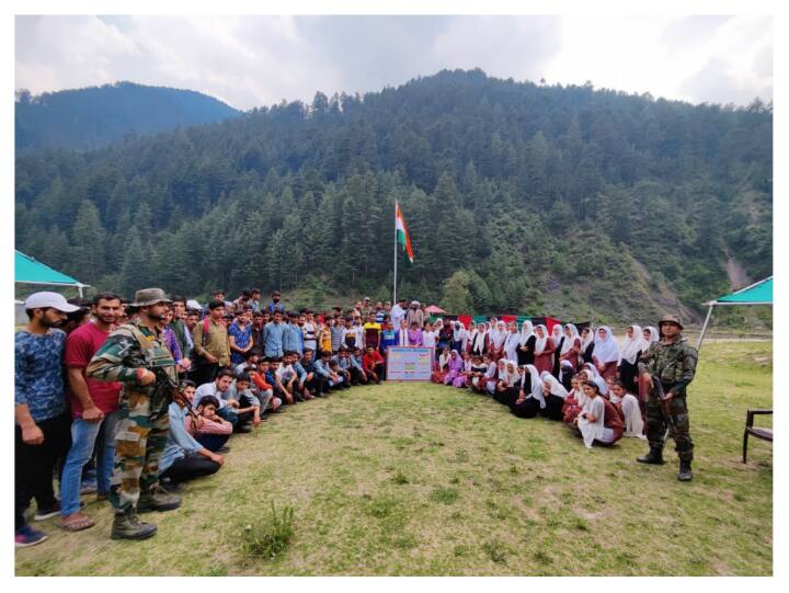 Agnipath Scheme Indian Army Camp for Youth in Kashmir Kishtwar Girls take part Agniveer Registration ANN Agnipath Scheme: अग्निपथ योजना को लेकर कश्मीर में युवाओं के लिए सेना का खास कैंप, लड़कियों ने लिया बढ़-चढ़कर हिस्सा